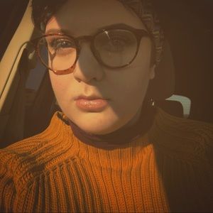 Meet your Posher, Aerna